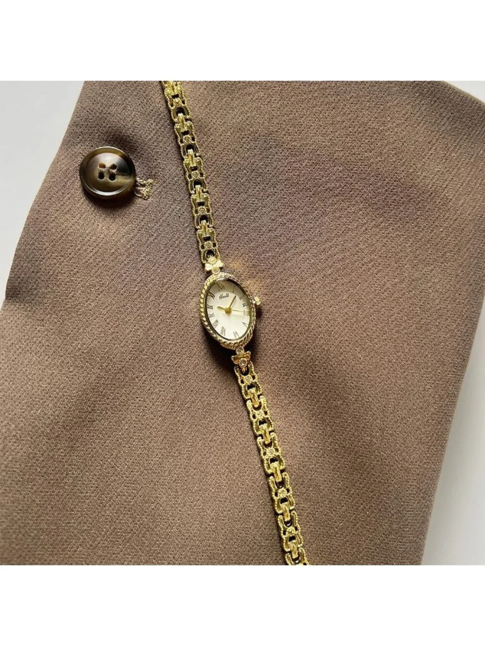 Women's Gold White Vintage Dainty Oval Roman Numeral Dial Analog Quartz Watch